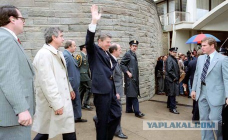 У гроба Папы Иоанна Павла II