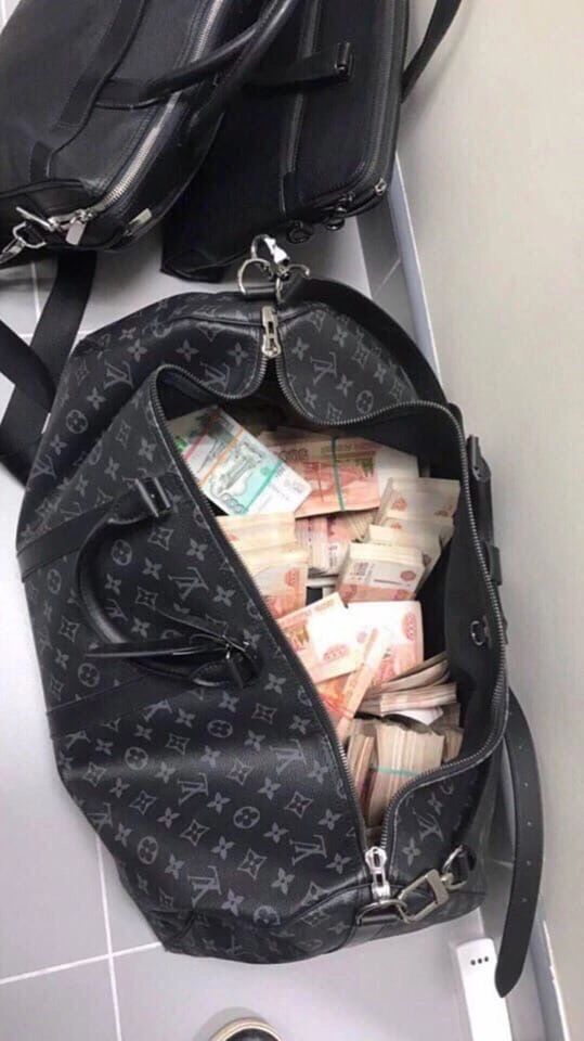 Ребята сняли квартиру в легендарной высотке на Котельнической набережной