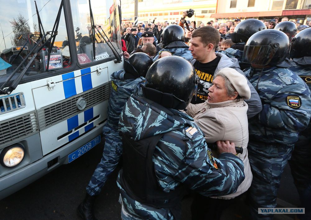 Протесты во франции. Криштиану роналду 2013. Убийство щербакова в бирюлево егора. Митинги во франции 2023. Беспорядки в бирюлево 2013.