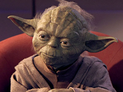 Брюс Уиллис нервно курит в сторонке.