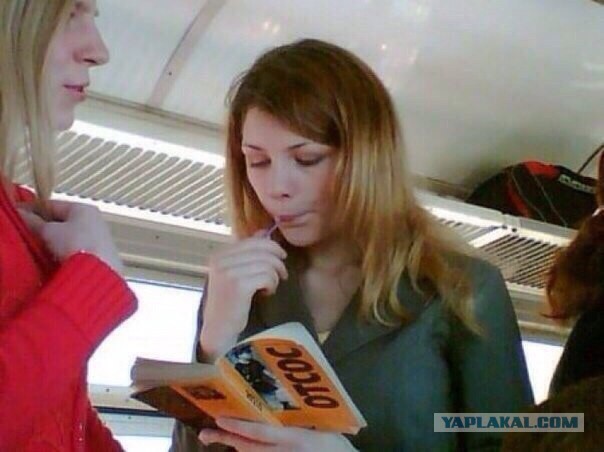 Девушки, которые заскучали и решили немного развеяться
