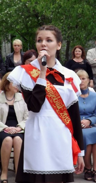 Школьницы на последнем звонке 2013