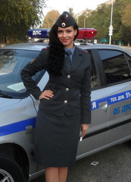 Девушки в форме