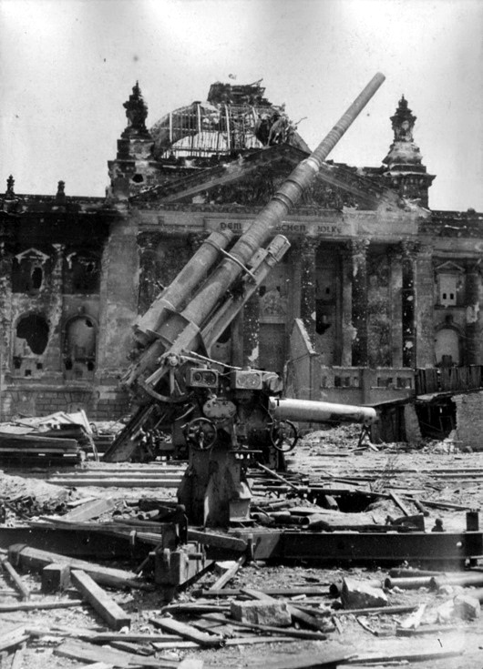 Исторические моменты Победы. Апрель-май 1945г
