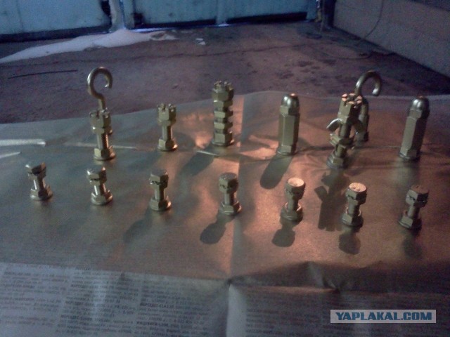 Шахматы из стекла и металла