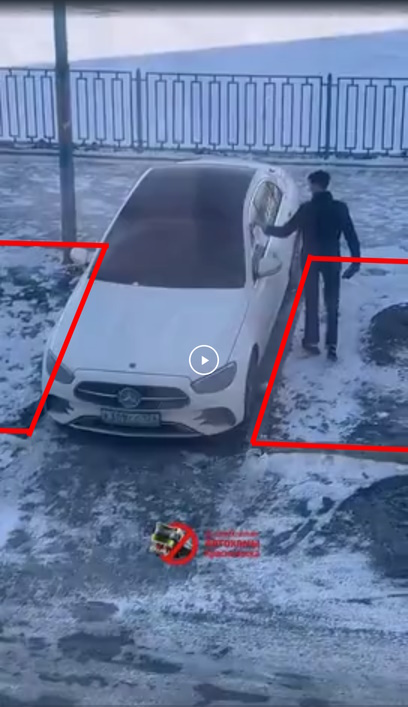 Любитель парковки на газоне