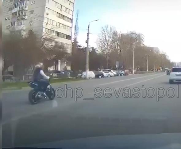 Момент гибели мотоциклиста в Севастополе