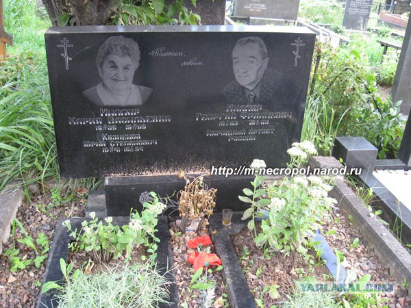 Баба Яга с добрым лицом.