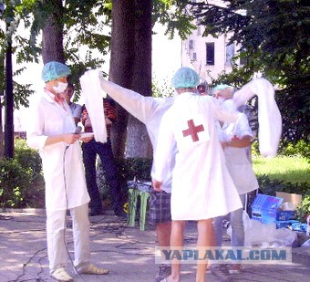 Друг вчера отснял двух малолеток из окна