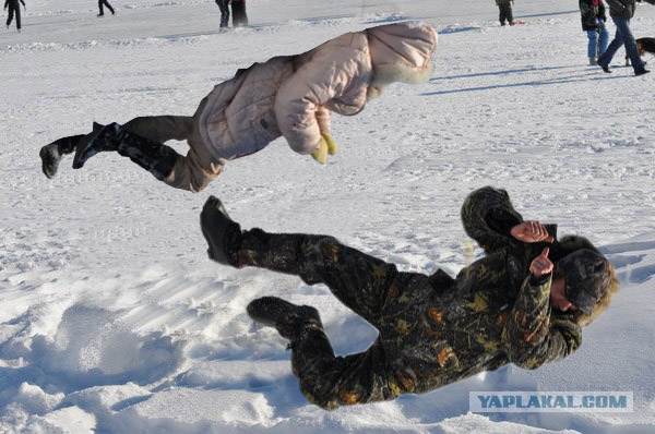 Фотожаба: Сейчас он ей...