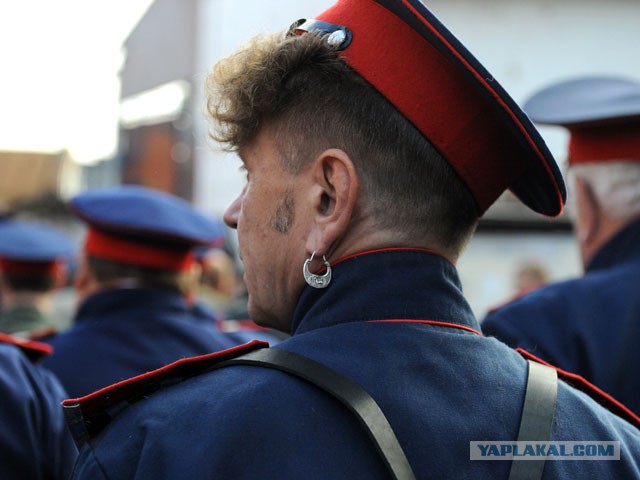 «Ходишь как пи**рас»: директор школы в Курской области порвал ухо восьмикласснику за то, что тот не хотел снимать серьгу