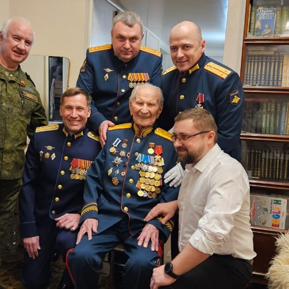 Что за ветеран сидел рядом с президентом?