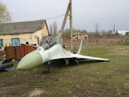 Самолет во дворе