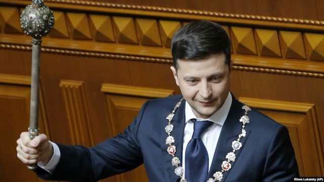 Полицейские в казахстанском Актобе заявили, что они с народом и не поднимут руку на народ