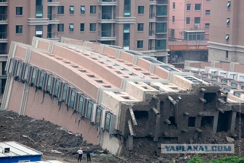 Обрушение строящегося дома в Шанхае