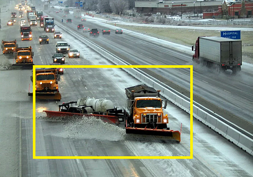 Иркутские коммунальщики показали, как нужно убирать снег