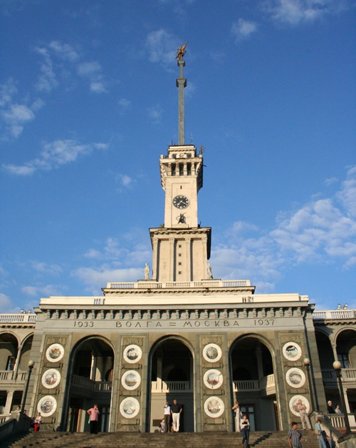 Станция метро "Днепр"