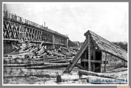 Как упал деревянный мост в Тюмени