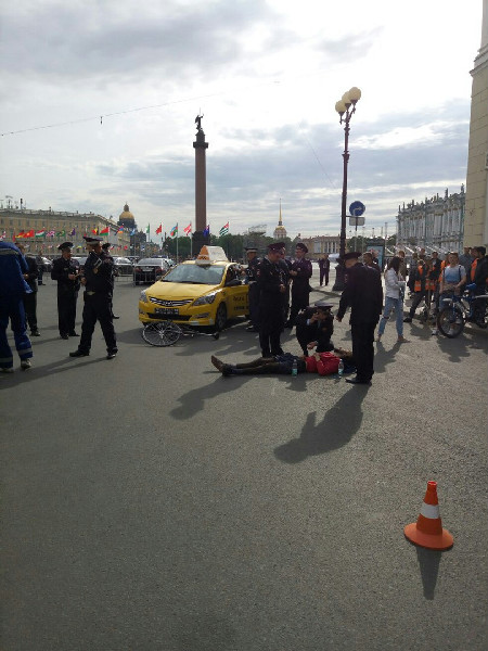 ДТП с велосипедистом и такси в СПб
