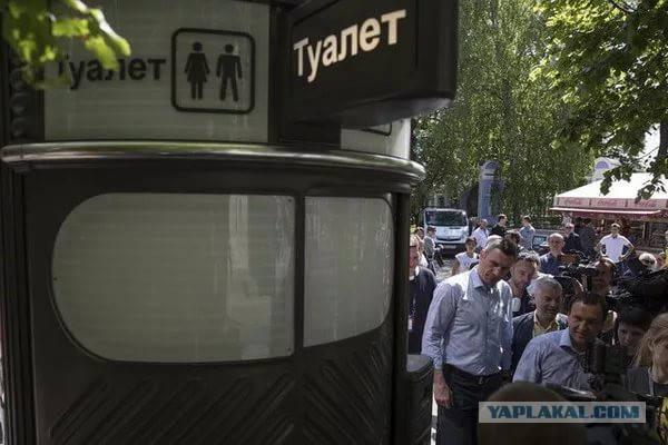 Чиновник обматерил жителей во время торжественного открытия фонаря 