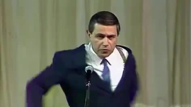 Петух с пистолетом