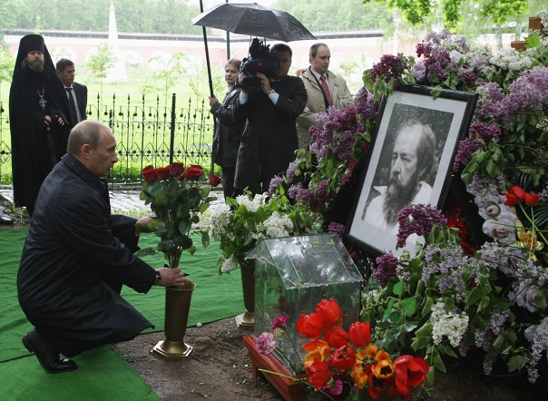 Писатель Борис Акунин внесен в перечень террористов и экстремистов