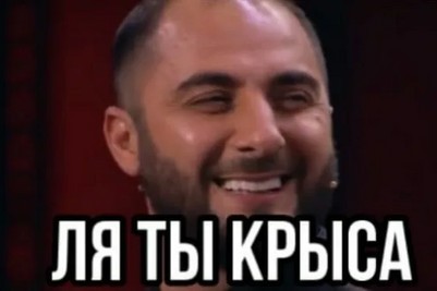 Практика показала, что если пересыпать сахар в пакет из под соли, то на работе он будет храниться гораздо дольше