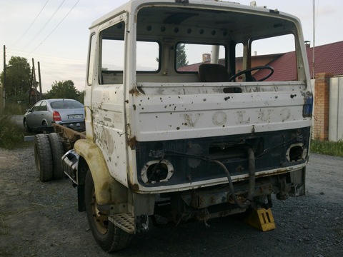 Отец купил своему сыну, который только что закончил школу, убитую Volvo F6 и вместе восстановили её в идеал