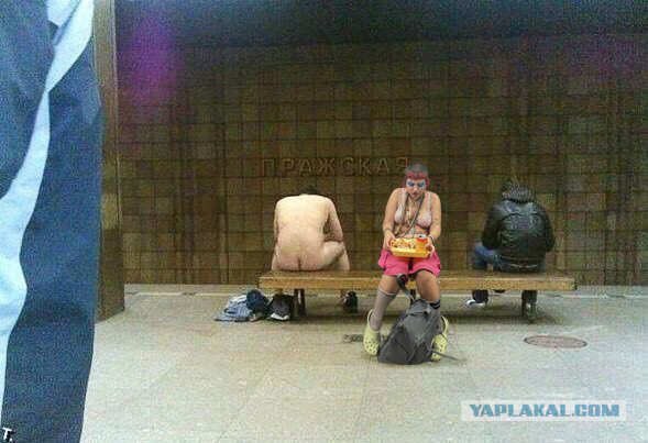Фотожаба: шахматистка - ланч в метро