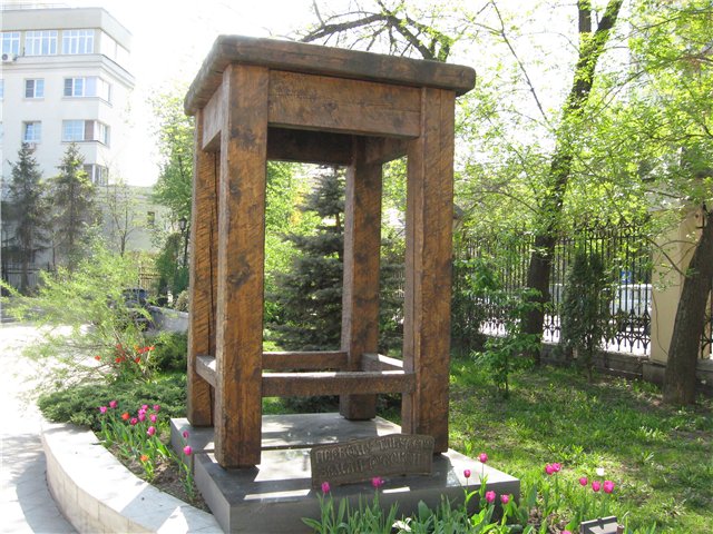 Необычные памятники