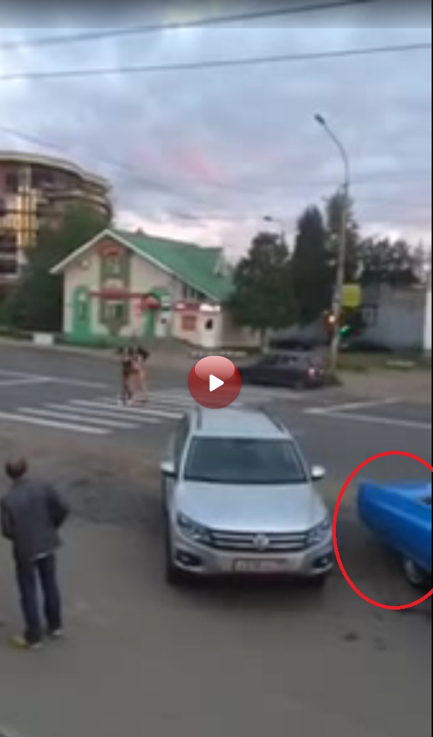 Архангельск. На девчонок засмотрелись
