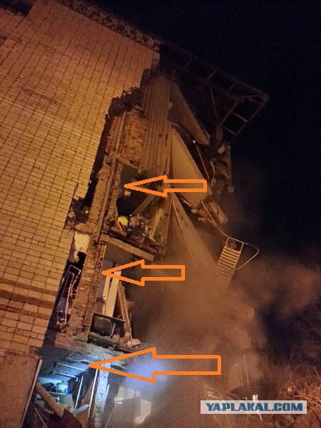 Угол пятиэтажного жилого дома обрушился в Тюмени