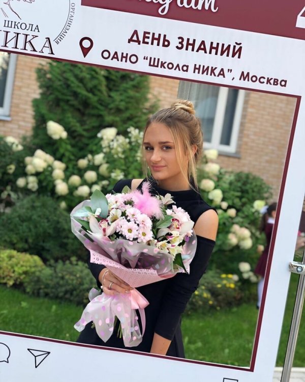Ослепительные одиннадцатиклассницы 2019 года: Каблуки, помада, кружева