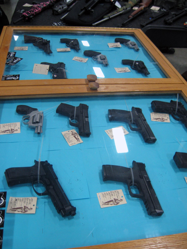 Выставка-продажа оружия в США