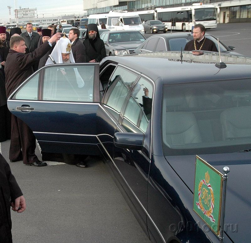 Патриарх Кирилл призвал священнослужителей ездить на недорогих автомобилях https://s00.yaplakal.com/pics/pics_original/5/0/7/4664705.jpg