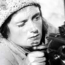 Житель Киева в парике и с макияжем пытался сбежать с Украины