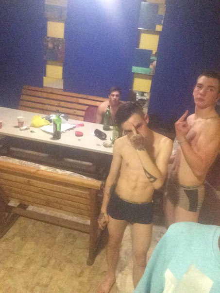 Про семью обезьян в метро
