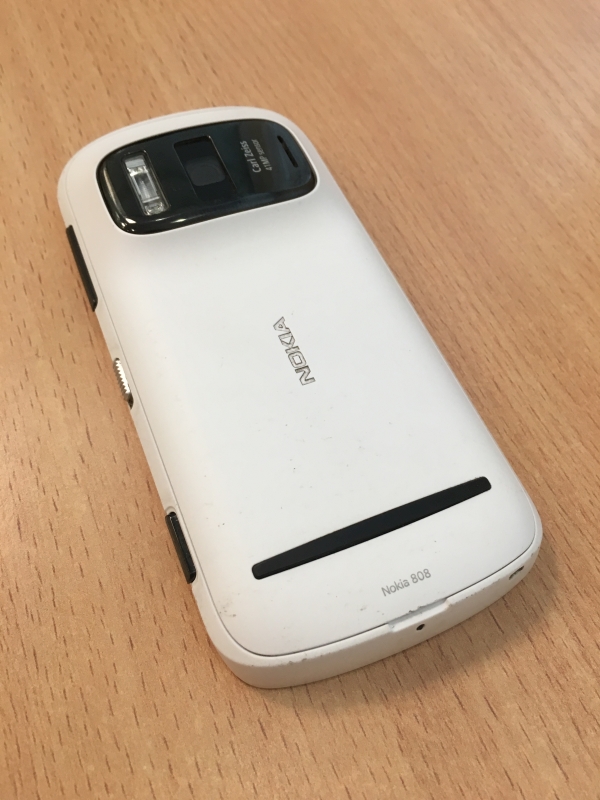 Nokia 808 PureView: обзор первого смартфона с 41-Мп камерой