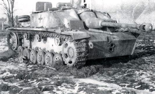 StuG III под кличкой "Гадюка", самая массовая в производстве с которой пришлось встретиться нашим дедам.