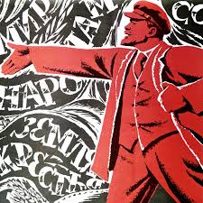 50-летние мужики радостно хлопают себя по животу