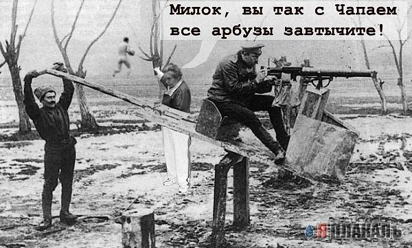 Фотожаба: Бабуля у подъезда