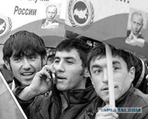 В Новосибирске "скинхед" вступился за девушку и откусил ее обидчику ухо...