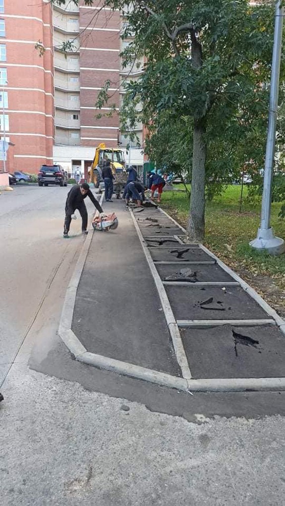 В Москве после дождя будут менять мокрые бордюры на сухие из новой коллекции