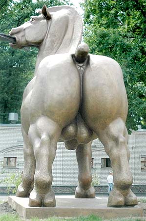 Статуя Арнольда Шварценеггера