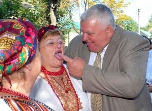 Неадекватная бурановская бабушка.