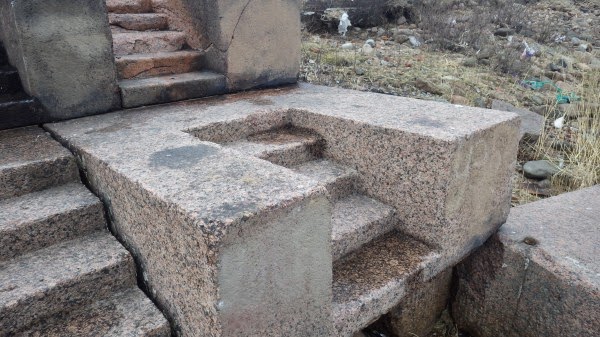 Оплавленные (?) храмы Петры
