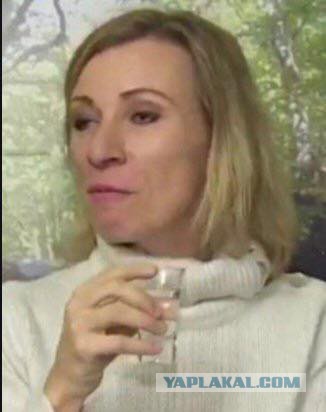 Захарова выложила в соцсети свое фото в традиционном болгарском костюме