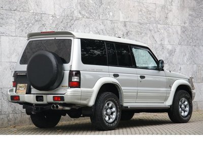 «Крузак» от дяди в малиновом пиджаке: автолегенды 90-х, которые до сих пор в цене