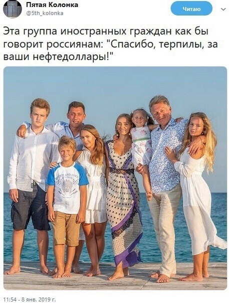 Флаг СССР на американском посольстве в Москве 25 декабря 2021.