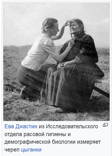 Жители украинского села в Закарпатье отказались сносить памятник советскому солдату.